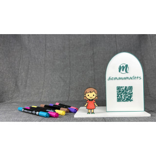 Kindergartenkind mit langen Haaren