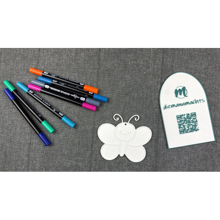  Farbenfroher Schmetterling mit Aufhängung