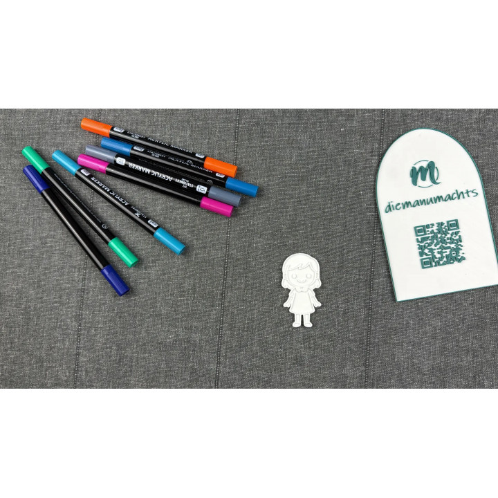 Kindergartenkind mit langen Haaren