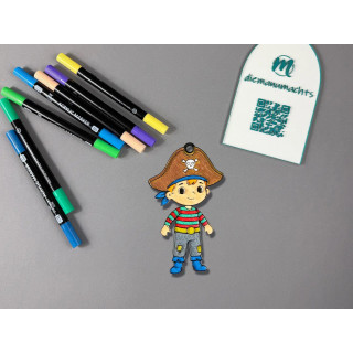 Piratenjunge mit Anhänger