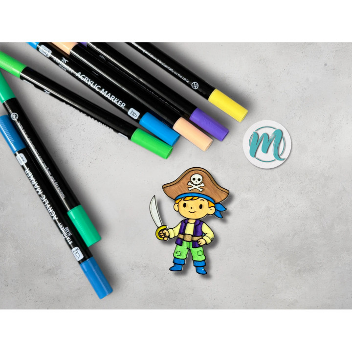 Pirat mit Säbel angemalt