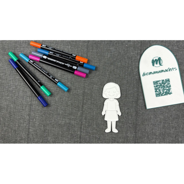 Erwachsene mit langen Haaren und Rock