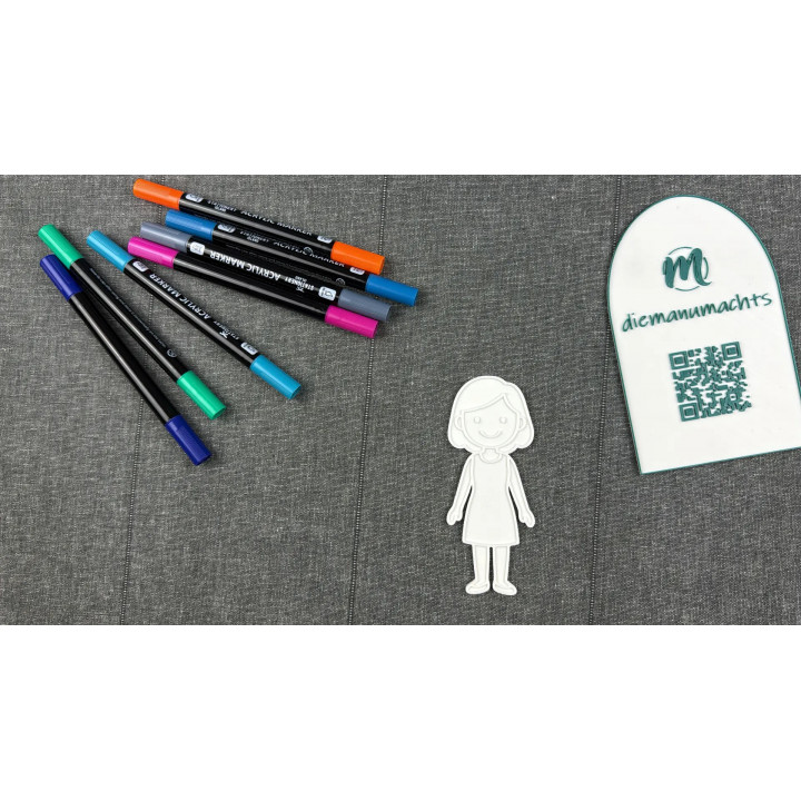 Erwachsene mit langen Haaren und Kleid