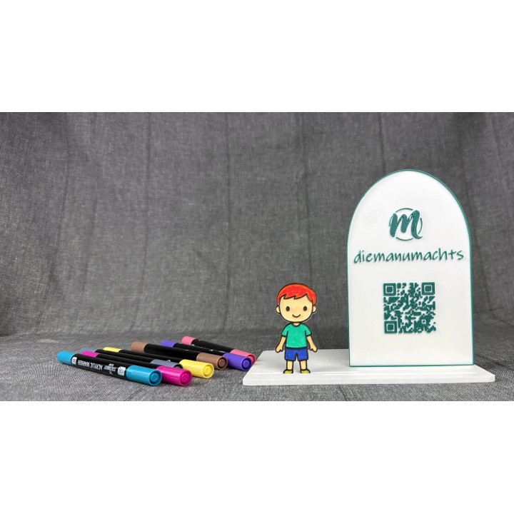 Kindergartenkind mit kurzen Haaren